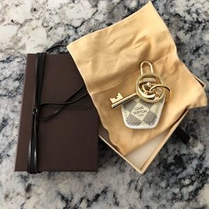 Azur LV key chain